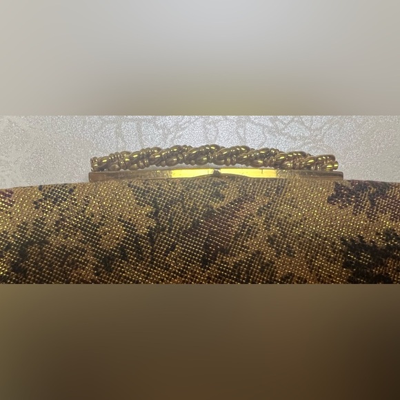 VINTAGE: Crown Lewis | floral brocade tapestry handbag. - Picture 5 of 16